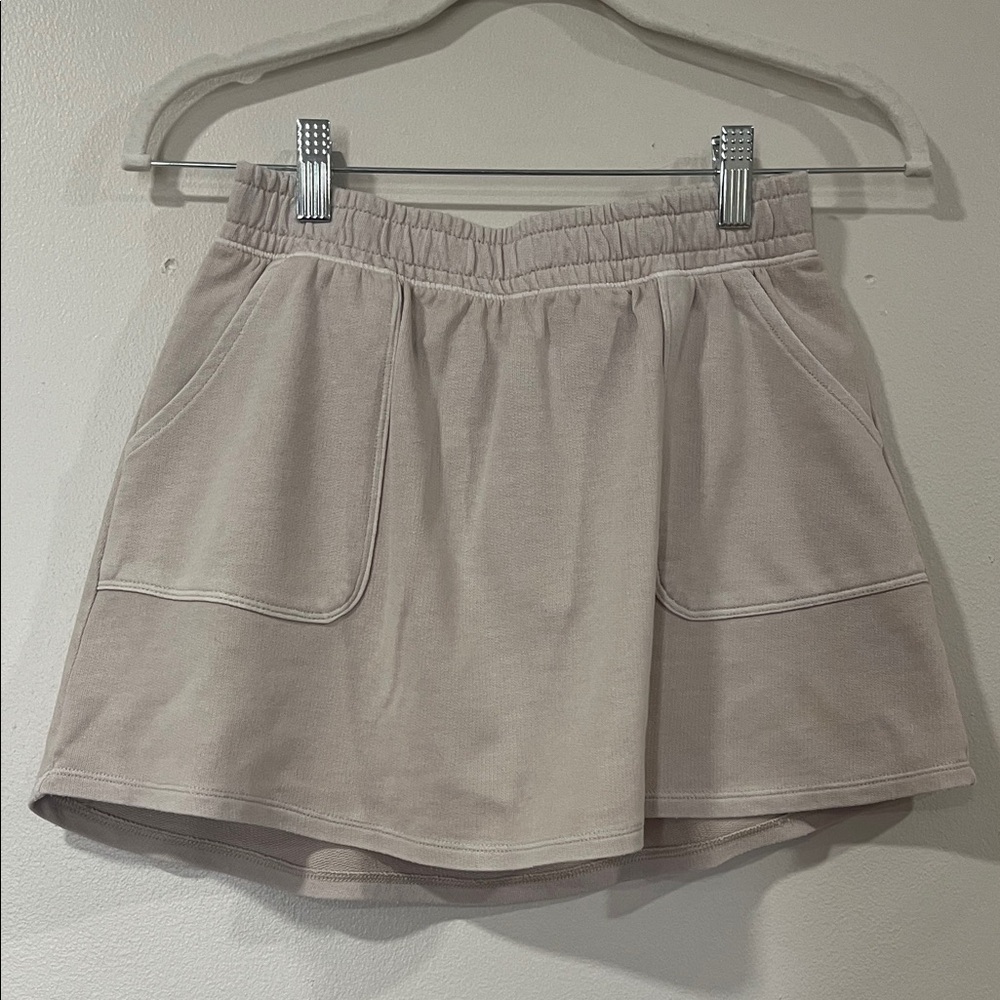 🟡 CAT & JACK Girls Beige Skort. Size 8 (Medium)